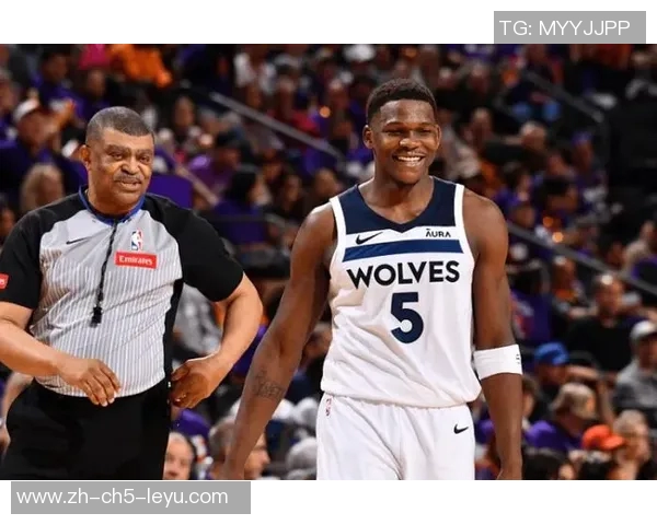 尼克斯与老鹰激战正酣球迷期待精彩对决与惊艳表现